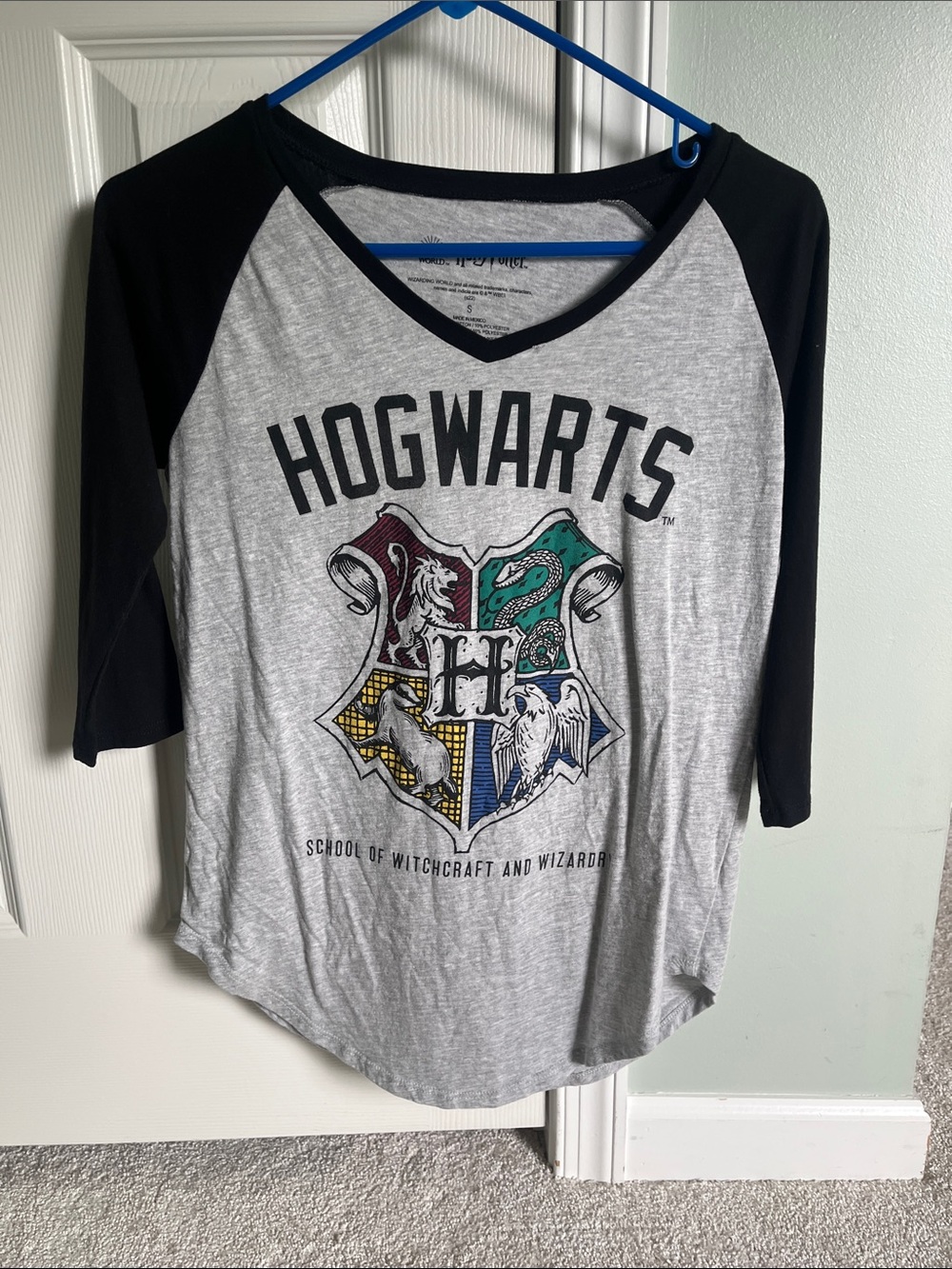 Hogwarts Raglan Baseball Tee - Black & Gray